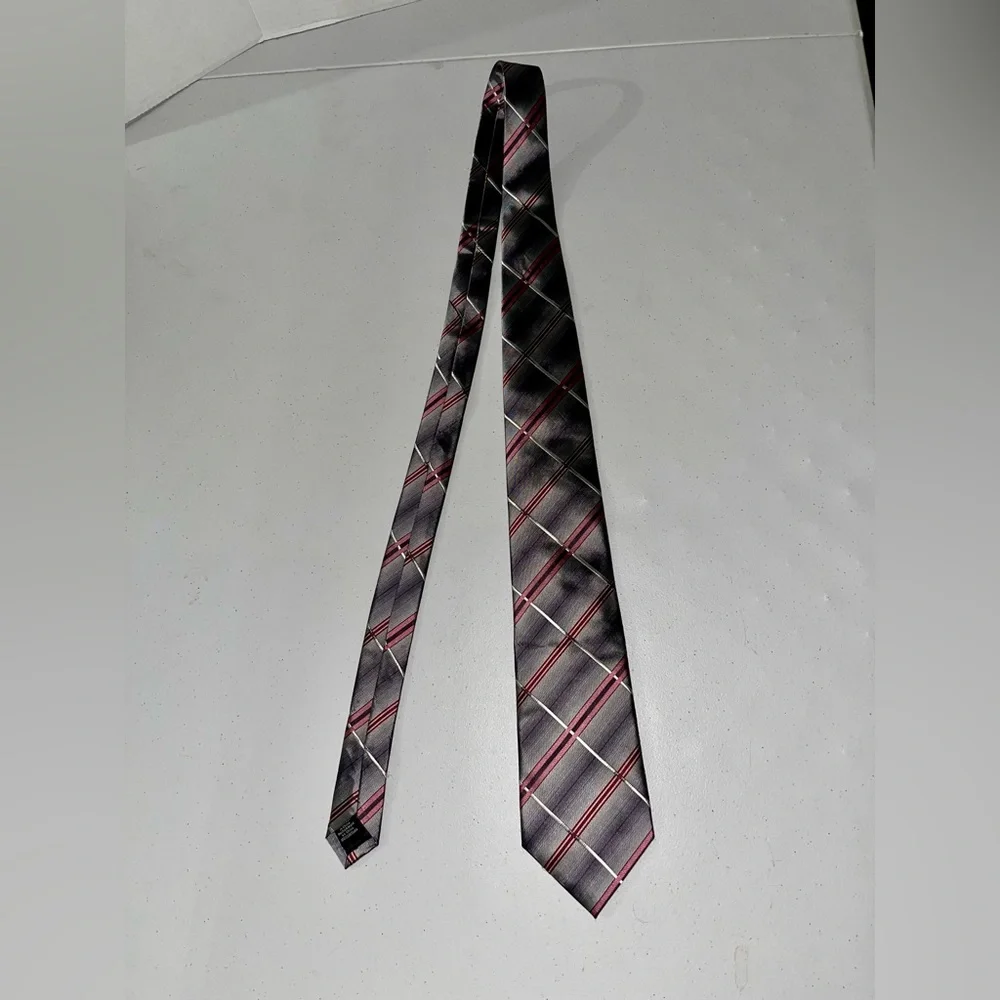NIBag Van Heusen Plaid Tie